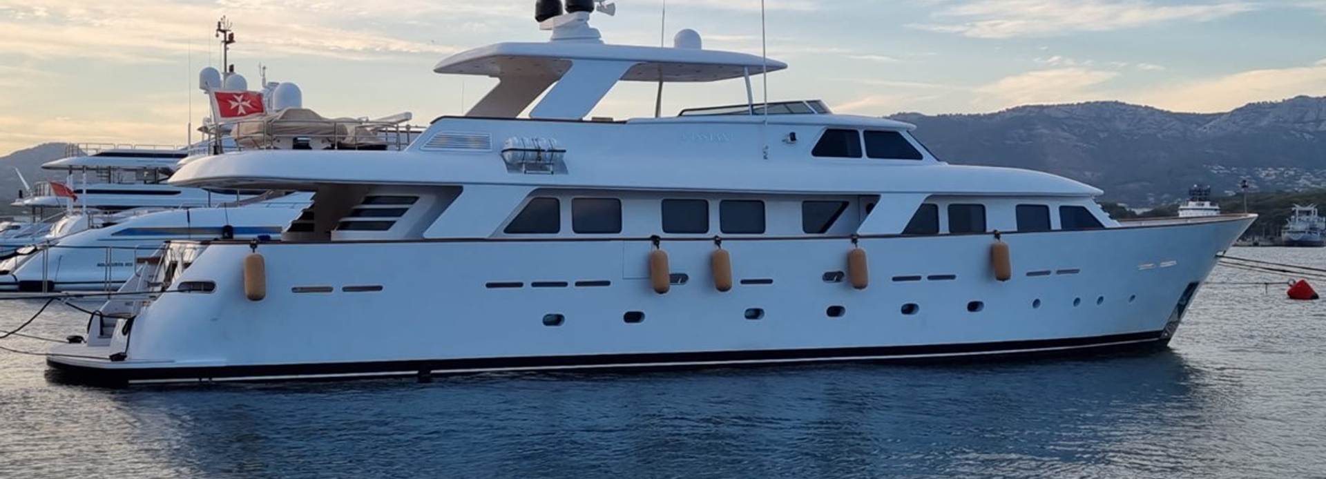 L'Instant IV yacht, Castagnola