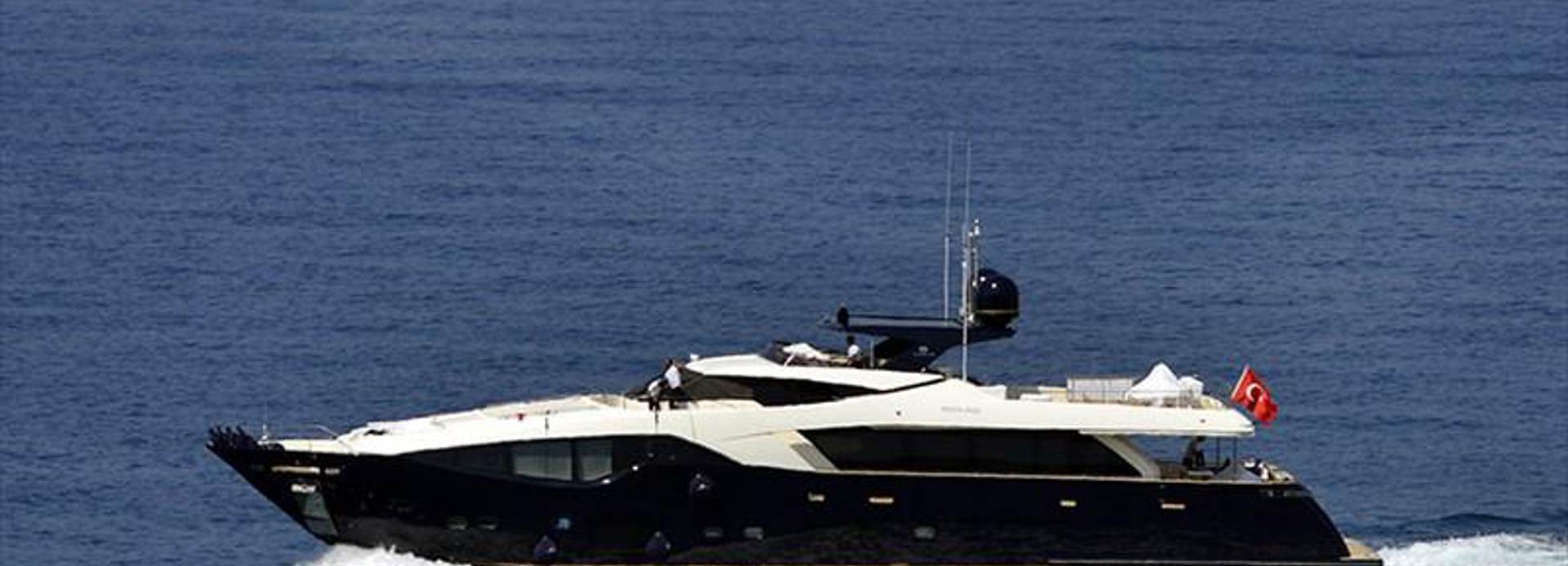 Panta Rhei yacht, Custom Line