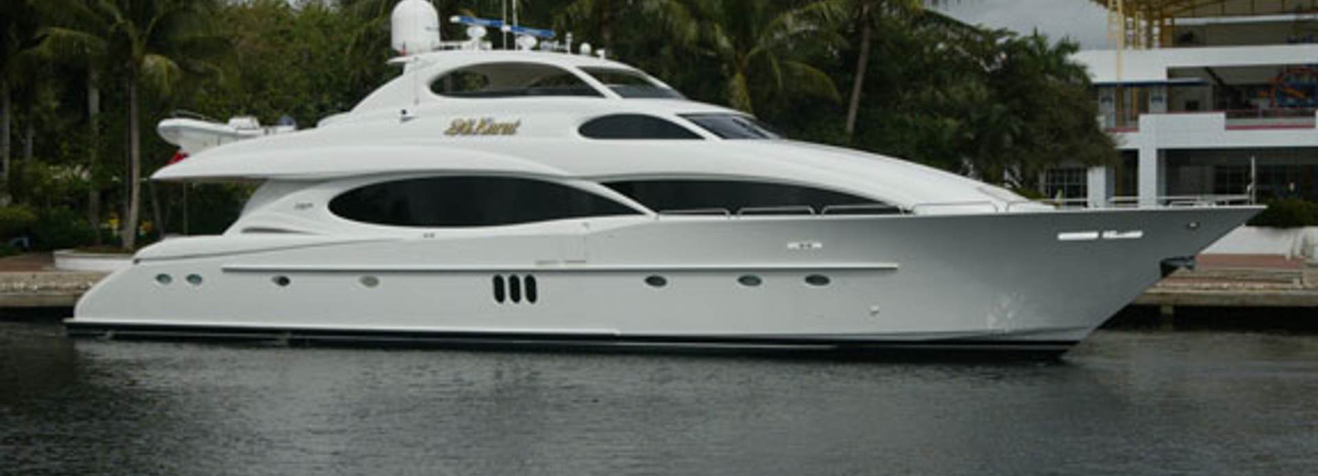 24 Karat yacht, Lazzara Yachts