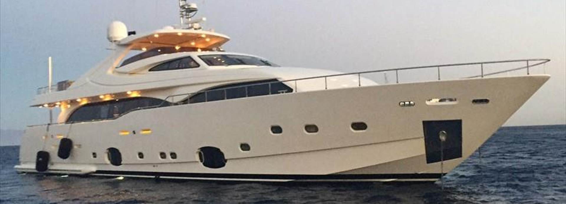 Bakara yacht, Custom Line