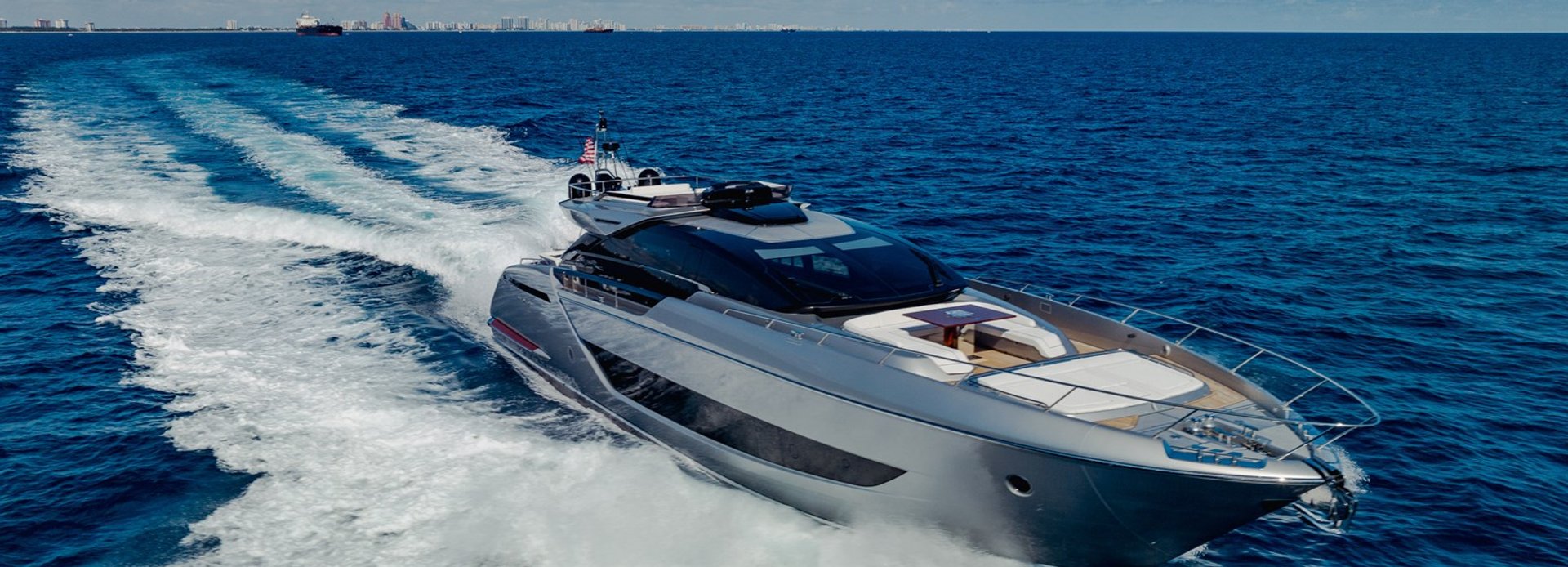 Anywhere yacht, Riva