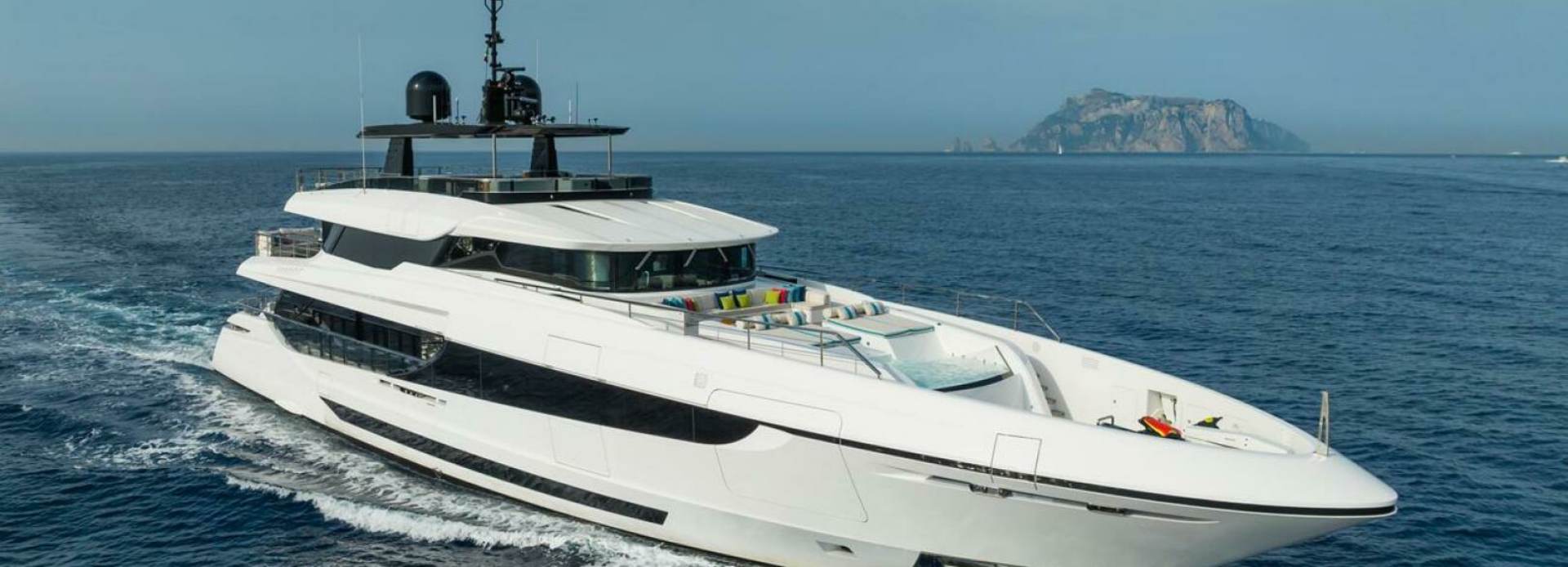 Toy yacht, Mangusta