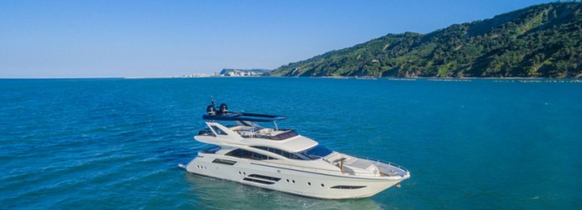 Dolly yacht, Dominator