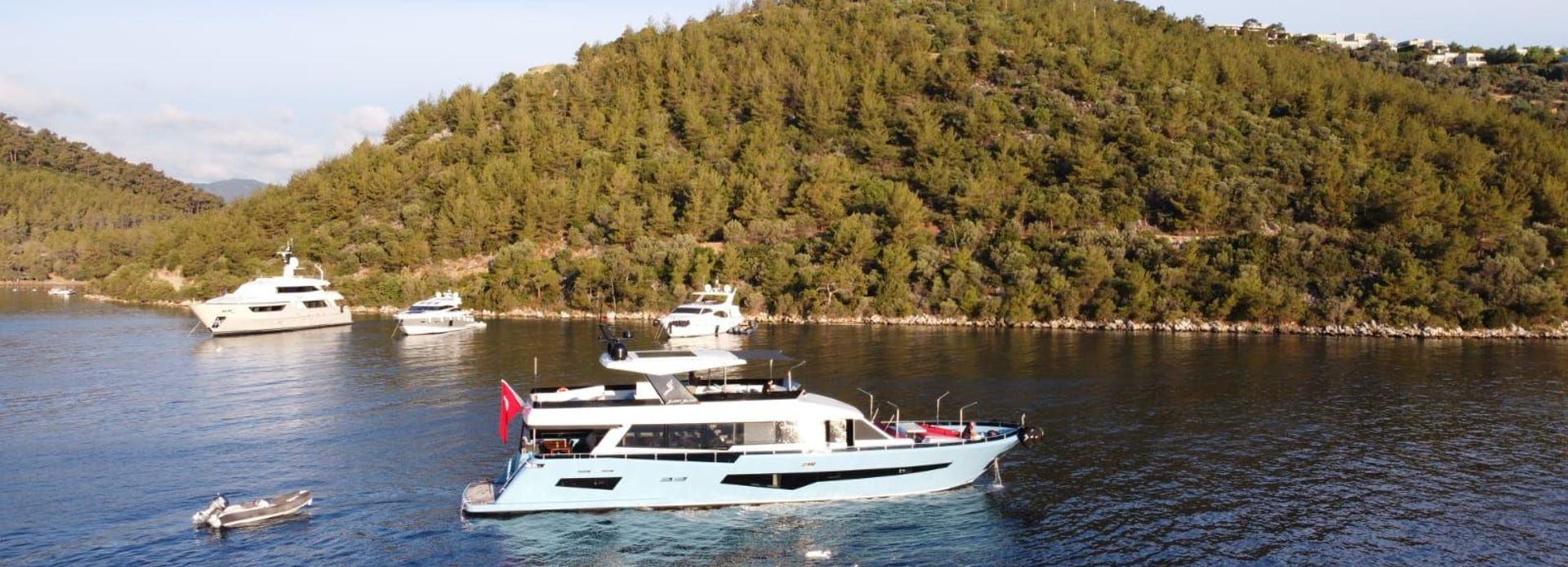 Saadet Sultan yacht, Mengi Yay