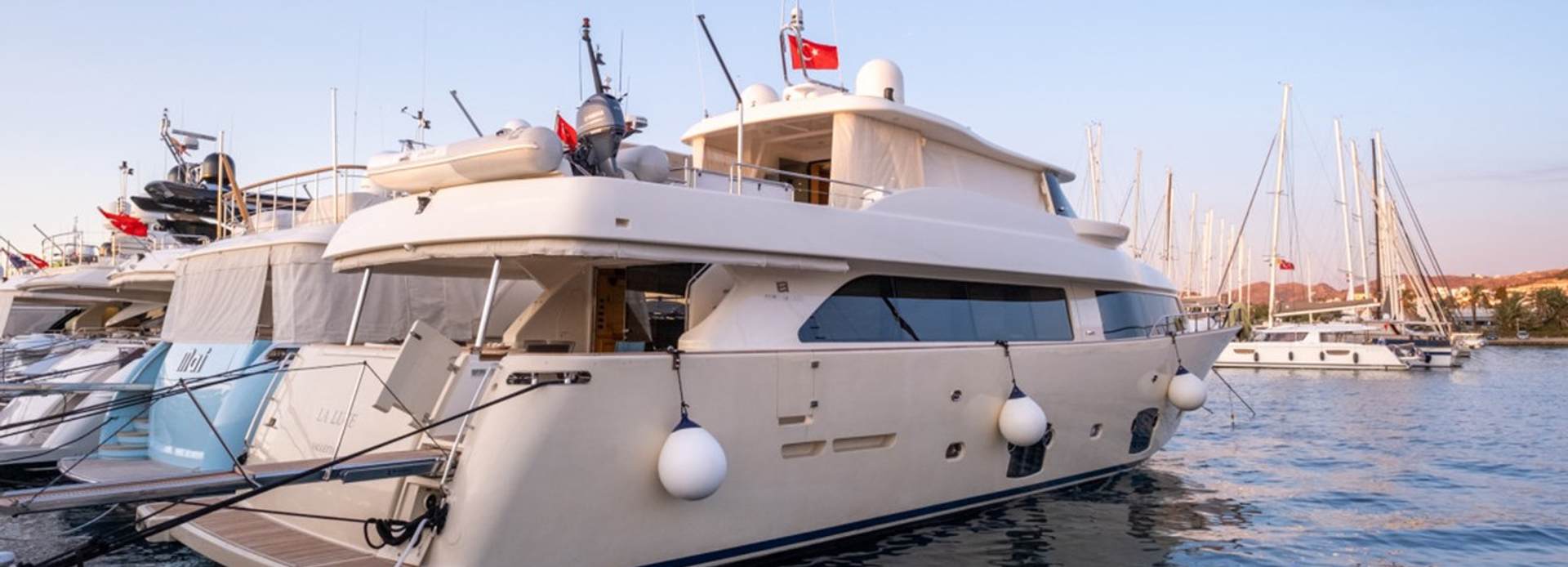La Luce yacht, Custom Line