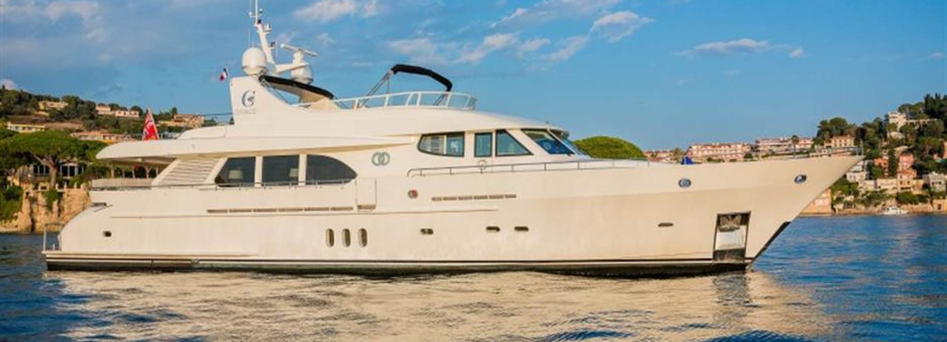 Em Es yacht, Moonen
