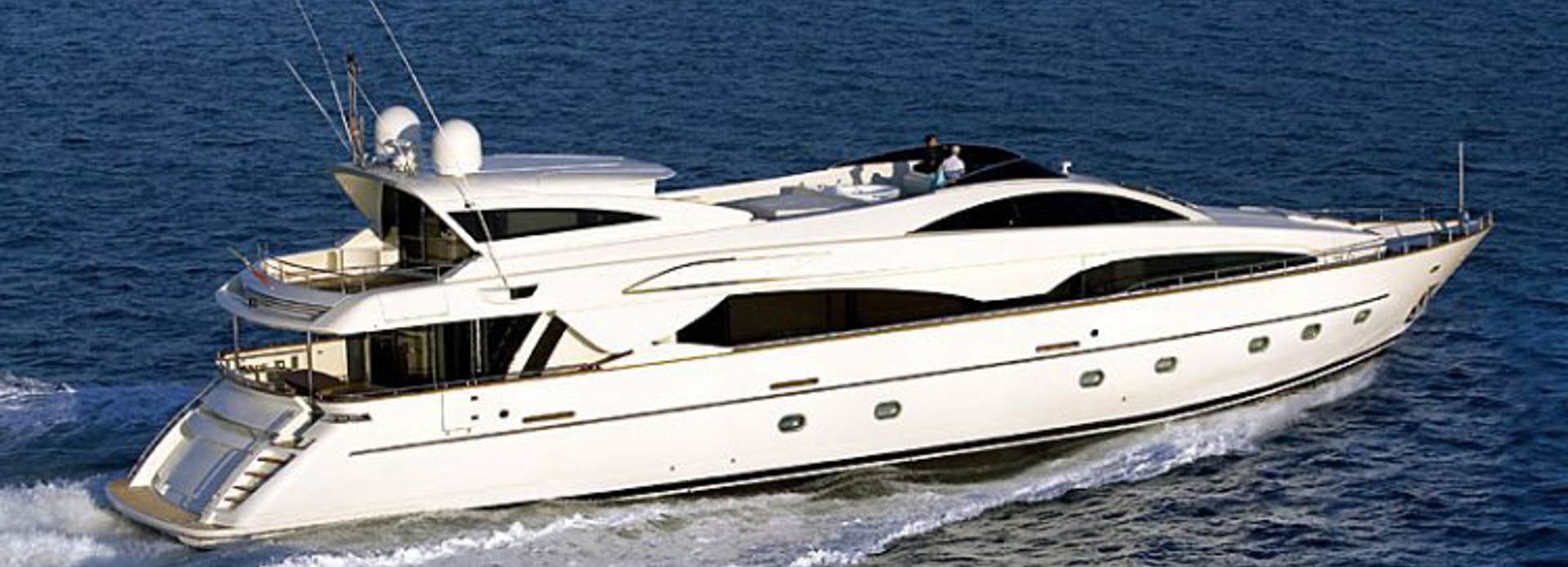 Al Adaid yacht, Riva