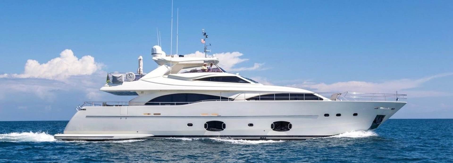 Thirteen yacht, Custom Line