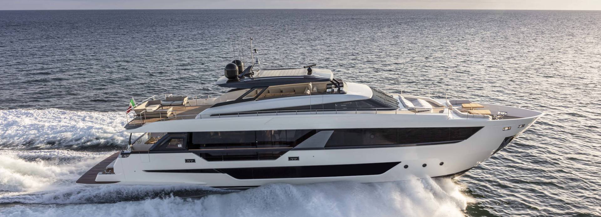 Nailu + yacht, Ferretti Yachts