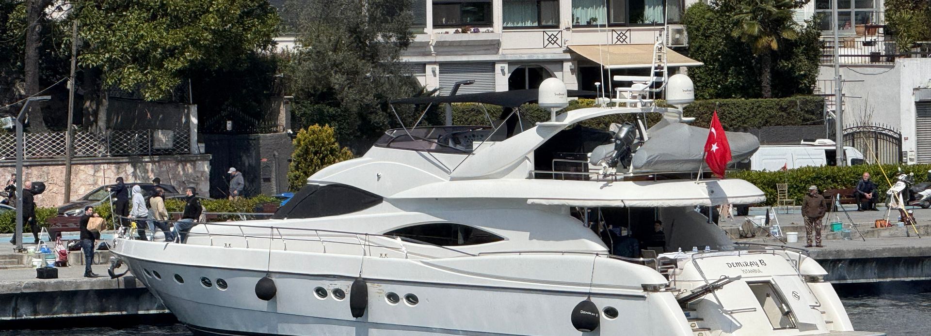 Demiray B yacht, Custom