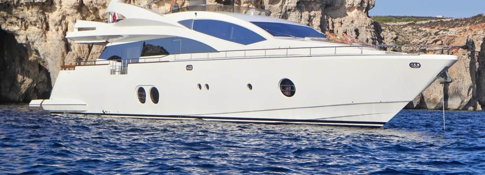 Bluwater yacht, Aicon