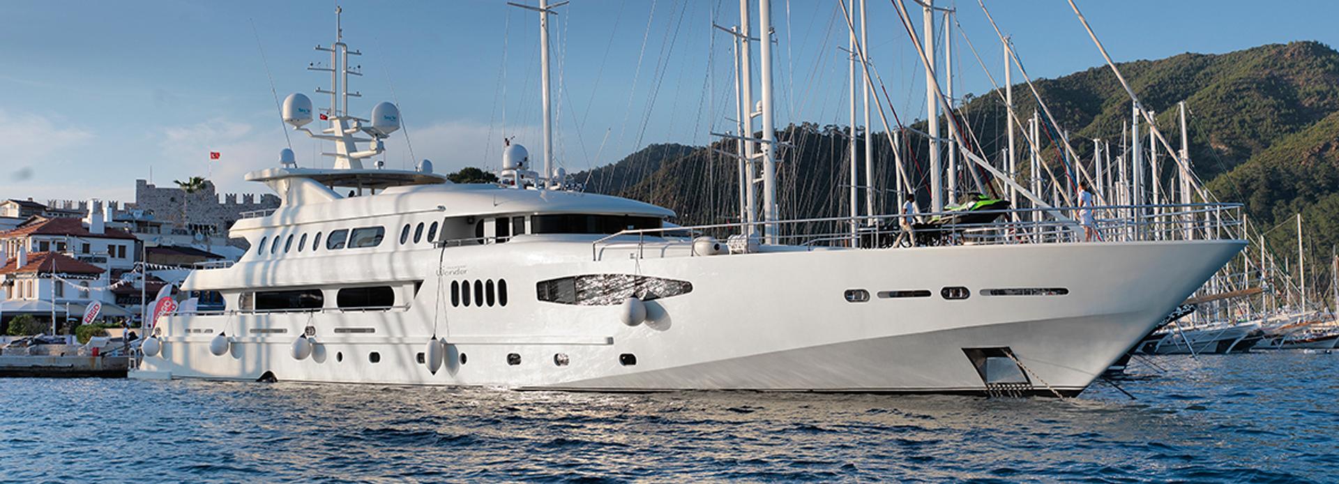 Queen Mare yacht, Alpha Marine