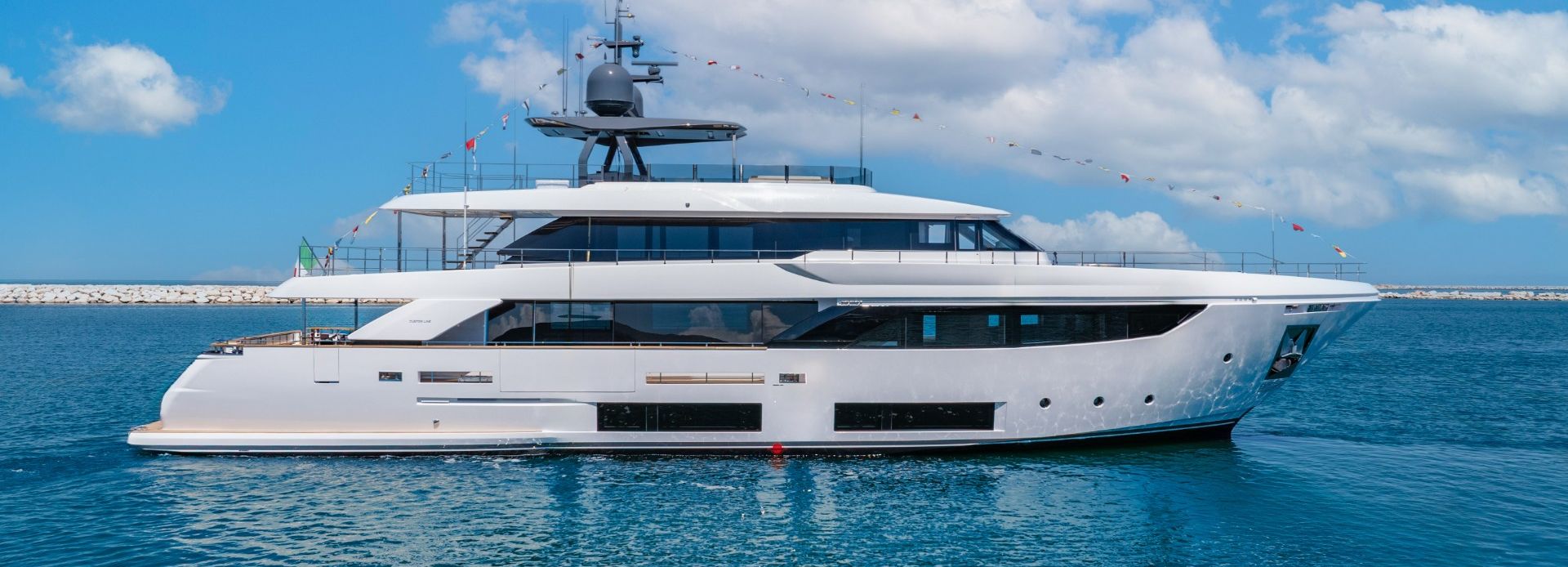 TMR yacht, Custom Line