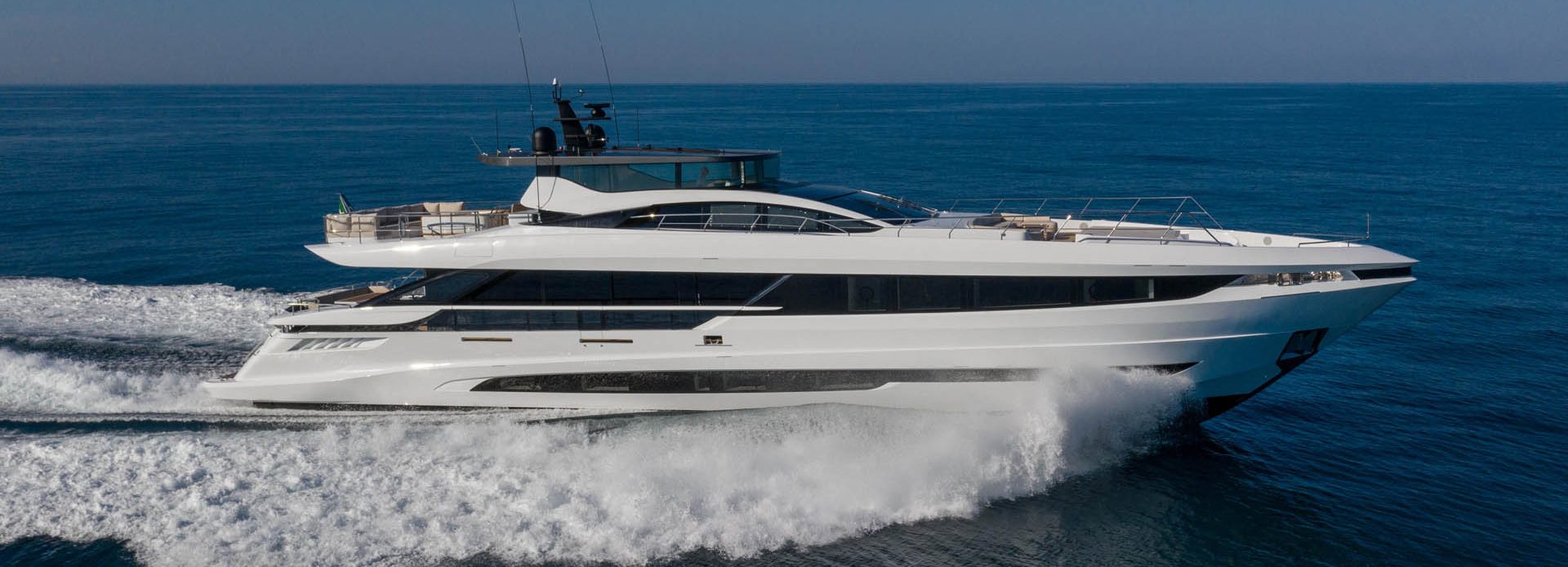 Mystere yacht, Mangusta