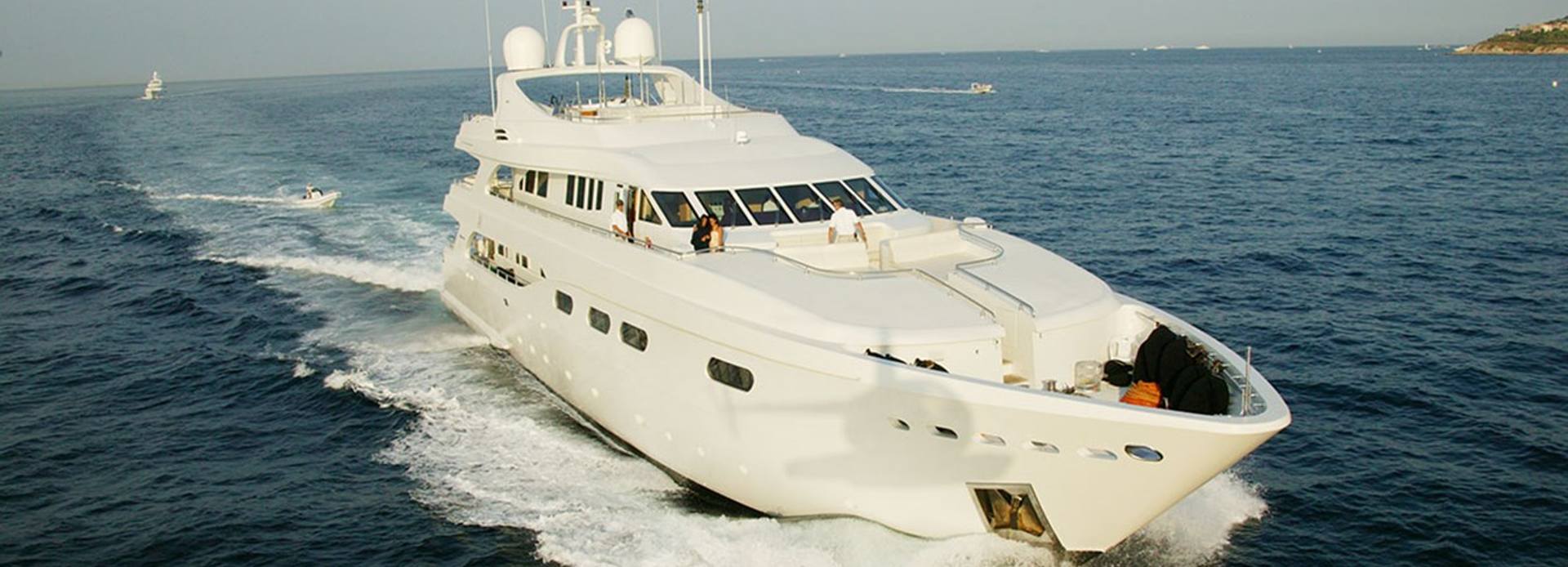 Happy Life yacht, Cantieri di Fiumicino