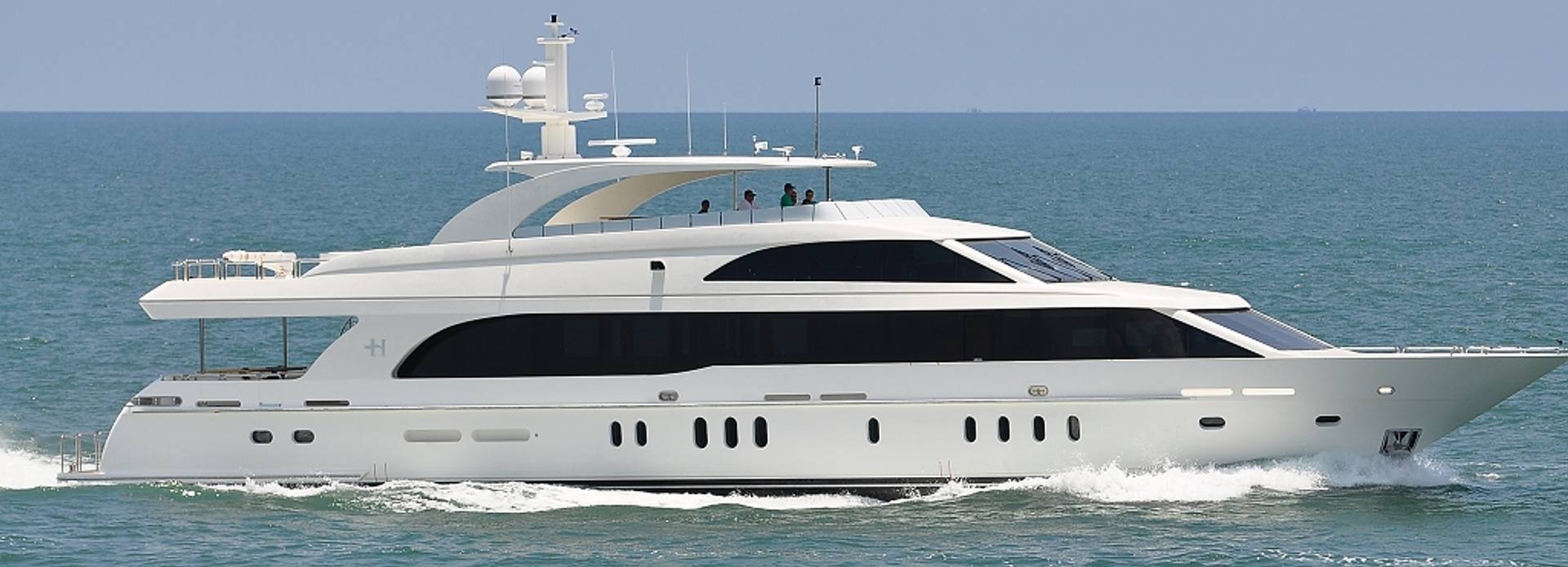 Mesmerize yacht, Hargrave Custom Yachts