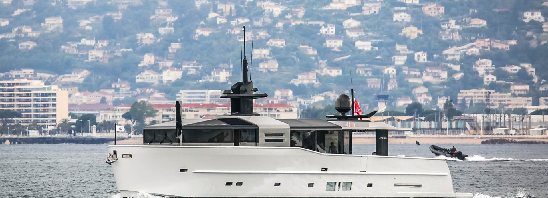 Illusion 8 yacht, Arcadia