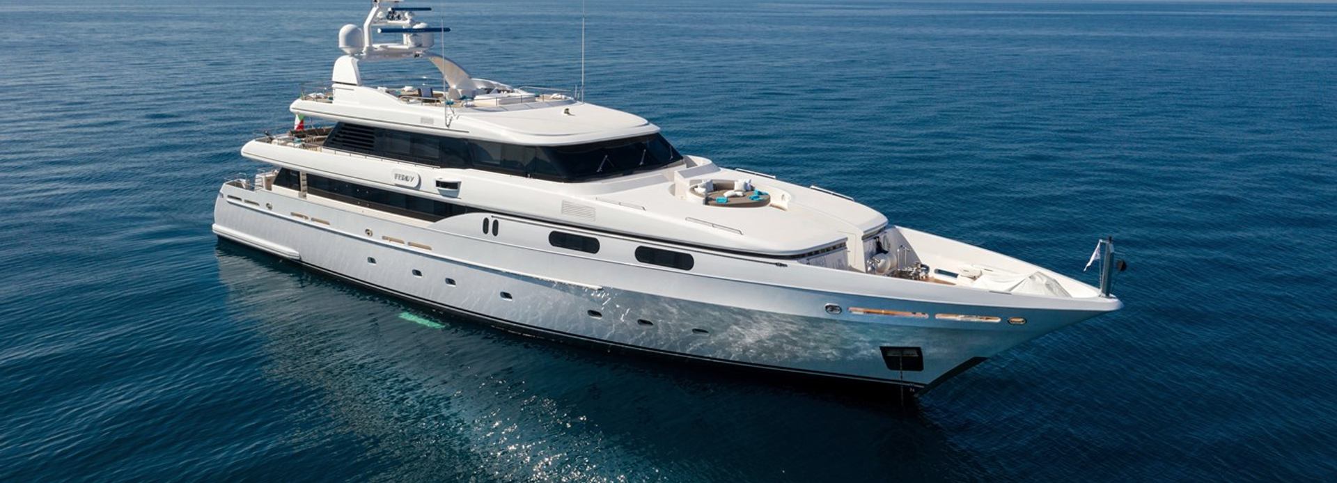 Theolina yacht, Codecasa