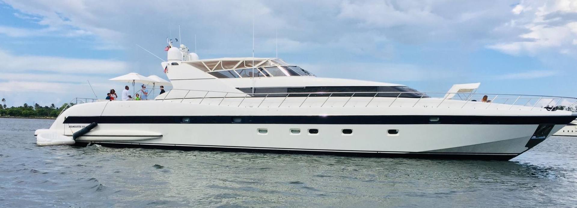 Adona yacht, Mangusta