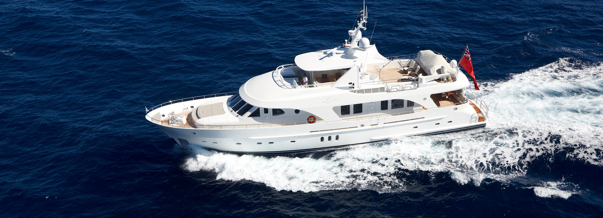 Peregrine yacht, Moonen