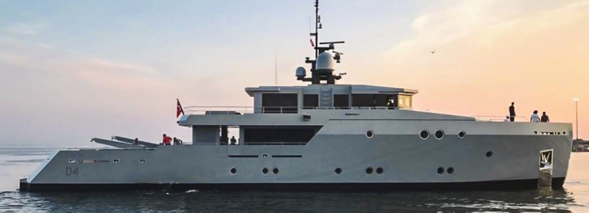 Esosh yacht