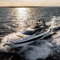 Galeon 700 Skydeck