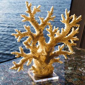 Close up of Sirena 118 Superyacht IKIGAI interiro statue