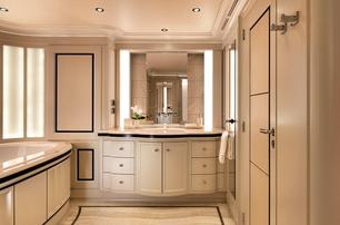 Royal Hakvoort superyacht Jubilee master en suite with bath 