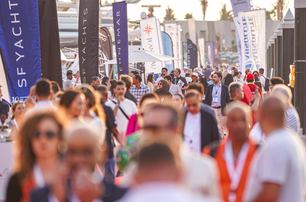 visitors at Dubai International Boat Show