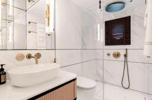 Moonen motor yacht Midnight Saga master en suite with marble shower  