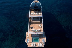 Sanlorenzo-X-Space-range-overhead-aft