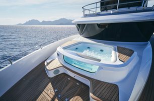 Princess-X-Class-Range-foredeck-pool