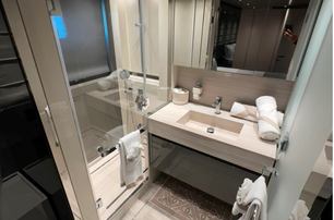 Sanlorenzo motor yacht Saam II ensuite with glass shower 