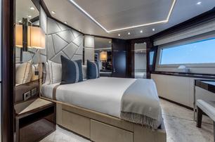 Sunseeker motor yacht Noroader guest cabin with double bed 