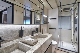 AB yacht Casa Bri Mare ensuite with two basins 