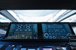 Riva-112-DolceVita-Super-Review-main-helm-view