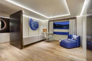 Benetti motor yacht Confessa master cabin desk 