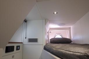 Sunseeker-88-Yacht-crew-bunk