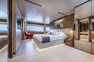 Custom Line Navetta 33 interior cabin