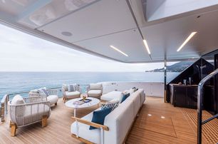 InFYnito 90 aft deck