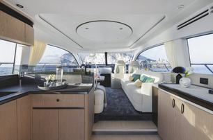 Azimut-53-Fly Mk2 saloon