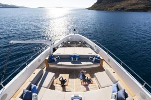 Benetti motor yacht Confessa foredeck lounge 