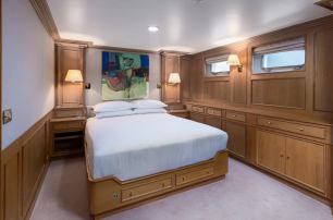 Feadship superyacht Panache guest cabin with double bed 