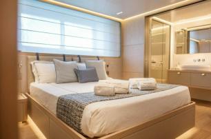 Sanlorenzo motor yacht Tolemai guest cabin with shower