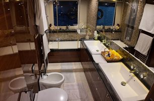 Princess motor yacht Omnia Natura en suite with two sinks 