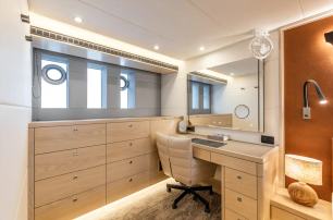 Steeler Ocean Explorer 72 yacht master cabin vanity 