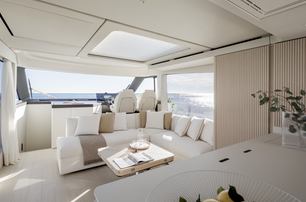 Azimut Seadeck 6 salon view looking fwd