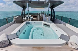 Custom Line superyacht Lumpasaurus sundeck jacuzzi  