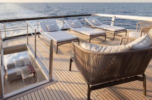  Riva motor yacht M flybridge sun loungers 