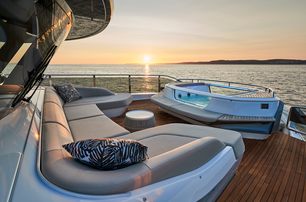 Princess X95 Mk1 foredeck jacuzzi